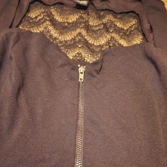 Women's Torrid Black Peplum Zip Lace Inset Sleeveless Top - Picture 3 of 5